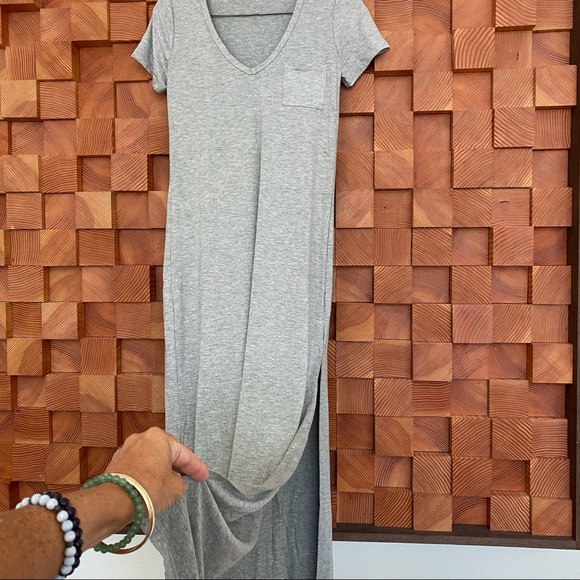 Woman’s Nordstrom Gray V Neck Side Slit, Long Tee Dress NWOT - Picture 4 of 11